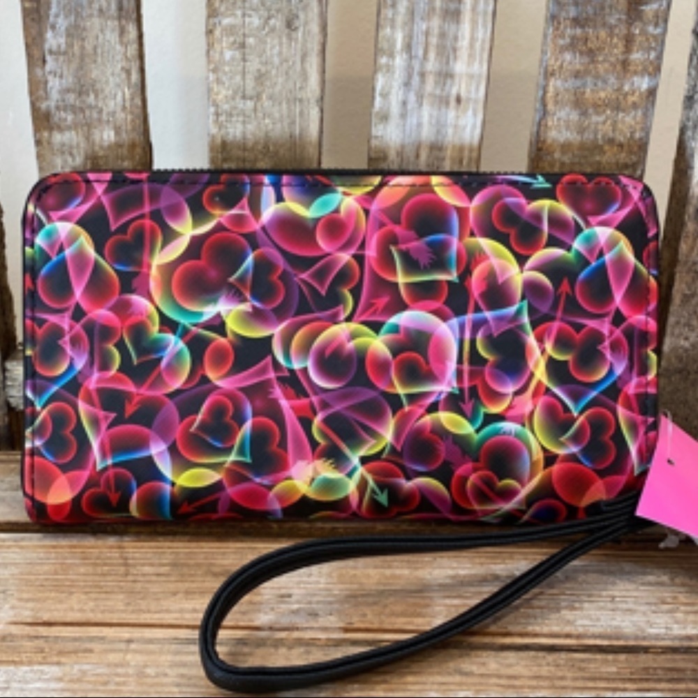 LAST ONE Betsey Johnson Hearts wallet/wristlet! - Picture 2 of 4